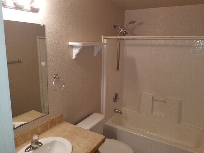 Building Photo - Great Location! 3 Bed, 2 Bath West-Flagsta...