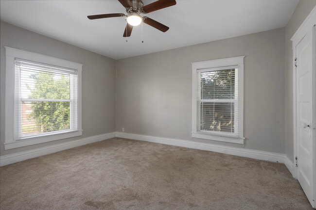 Building Photo - 915 E 29th St