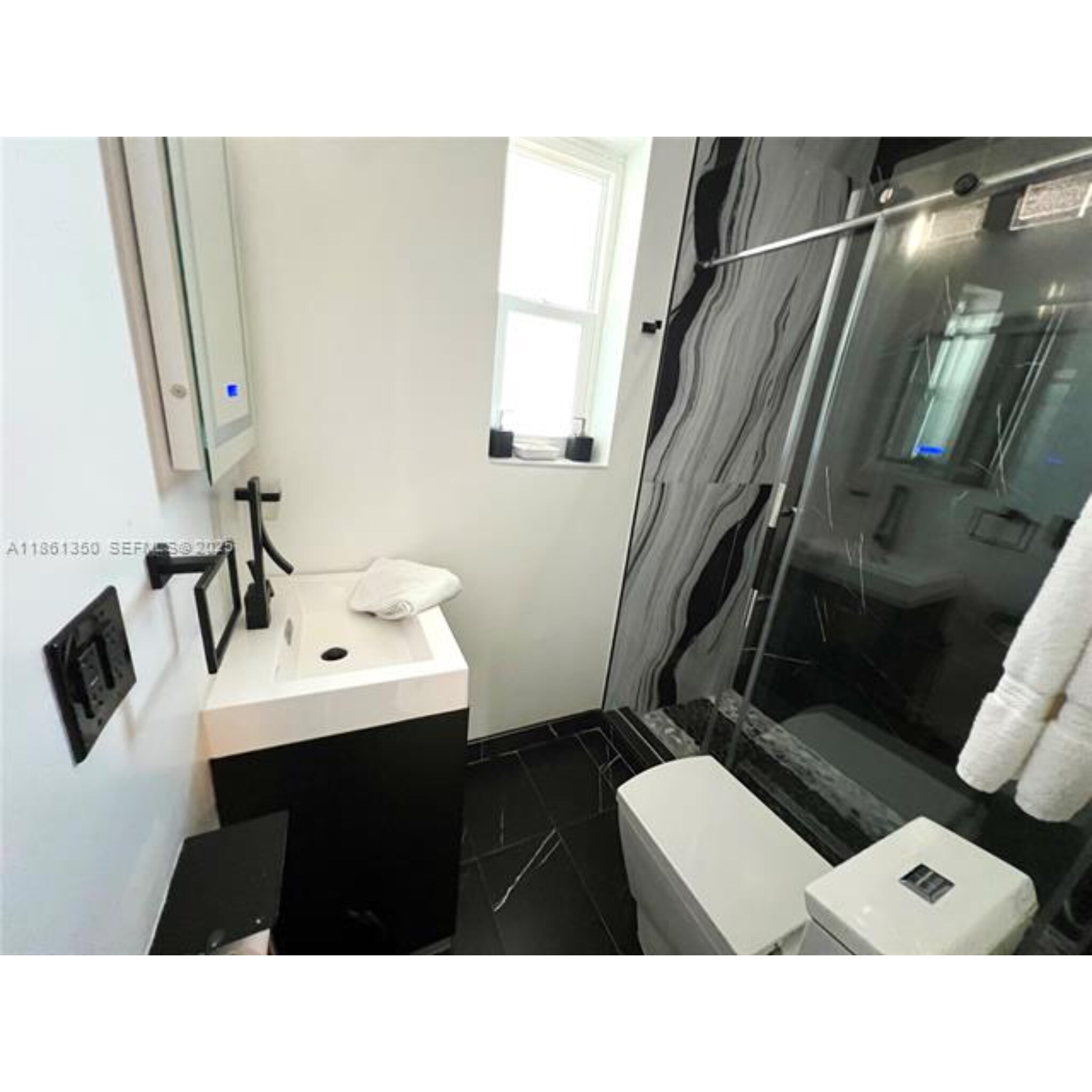 Building Photo - 2235 SW 23rd Ave