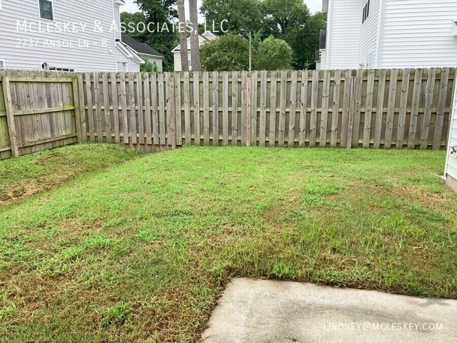 Building Photo - 2737 Ansol Ln