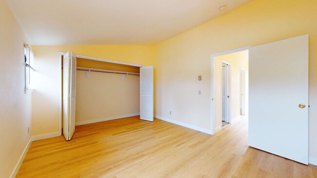 Building Photo - 2 Bedroom Condo Close to UC Berkeley!