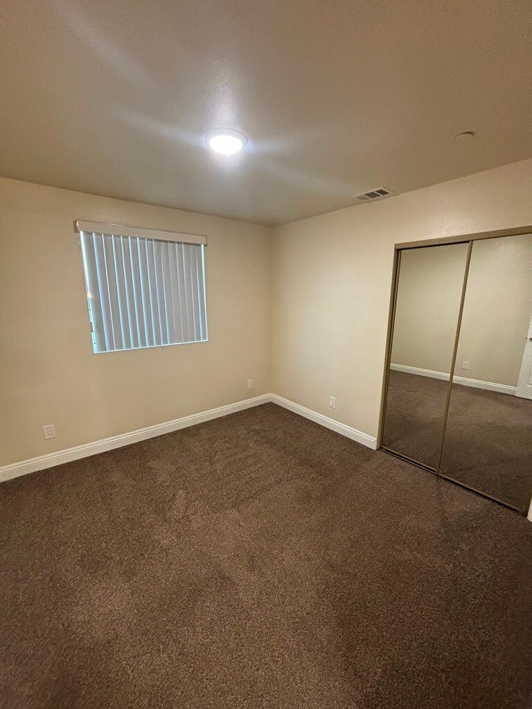 Building Photo - 1337 W 55th St