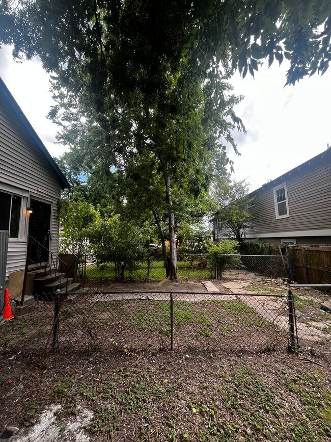 Building Photo - 2331 Saint Anthony St