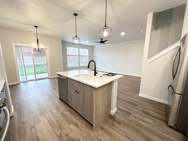 Building Photo - Prioritize comfortable living in this CBH home built in 2024!