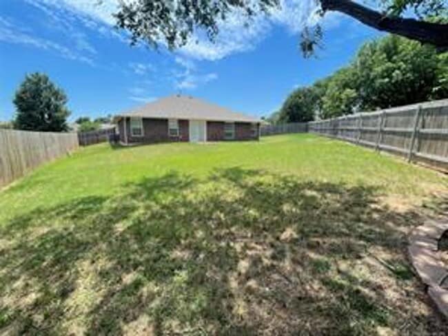 Building Photo - WOODCREEK ADDITION | PRIME LOCATION NEAR OU