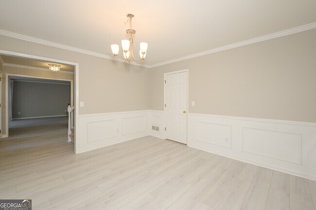 Building Photo - 151 Lakeside Dr NW