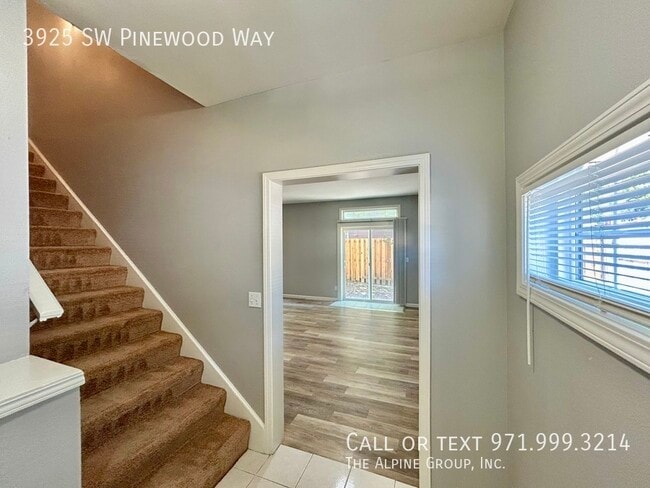 Building Photo - 3925 SW Pinewood Way