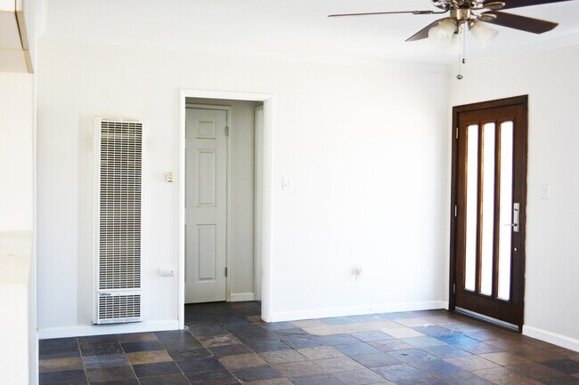 Building Photo - 3214 Cheyenne Ave
