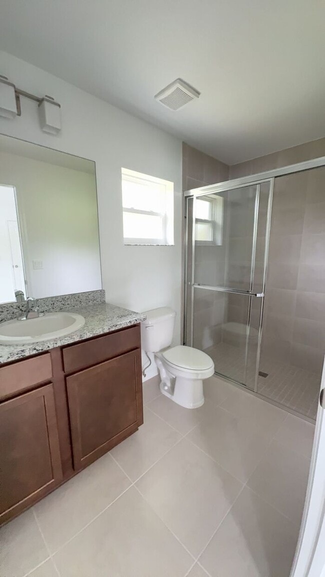 Building Photo - new 4BR duplex
