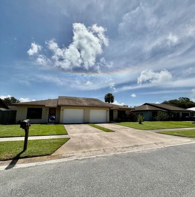 Primary Photo - 2 bed 2 bath 2-plex with 1000 sf. and gara...