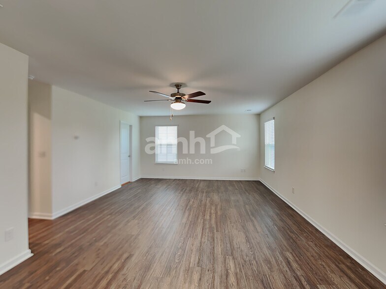 Building Photo - 661 Hamilton Park Dr