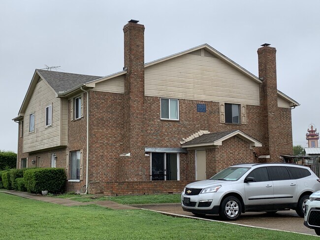 Building Photo - 3931 N Garland Ave