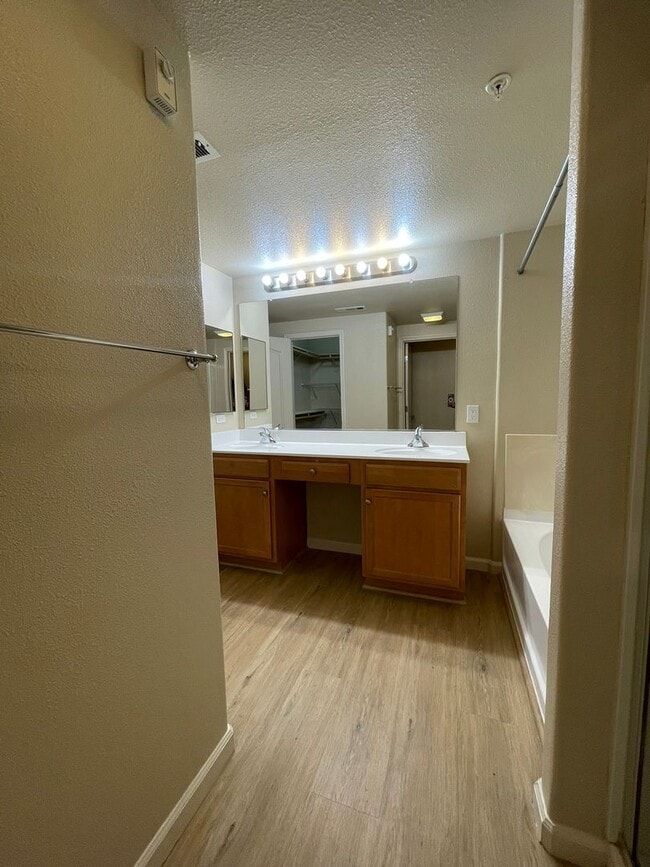 Building Photo - Vessona: Desirable Gated Community: 2bdrm 2bath with Loft!