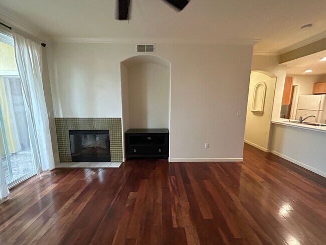 Building Photo - Nice condo located in Balboa Park. Water/Sewer/Garbage included