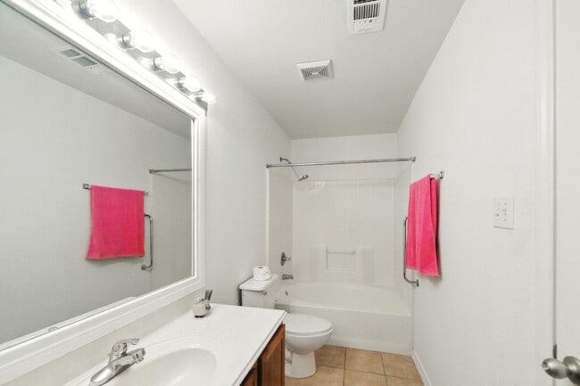 Building Photo - 142 Thunder Basin Dr