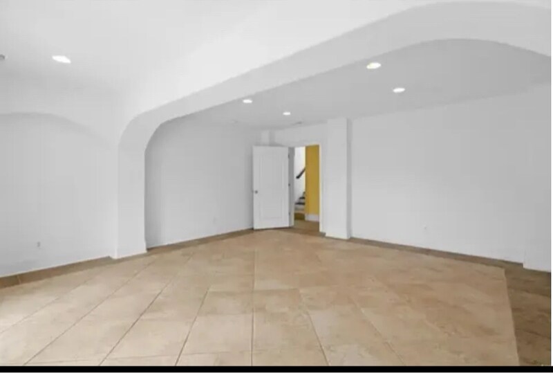 Building Photo - 845 Bluffview Dr