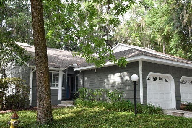 Building Photo - 4941 SW 10th Ln