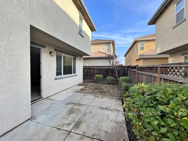 Building Photo - 1234 Landmark Cir