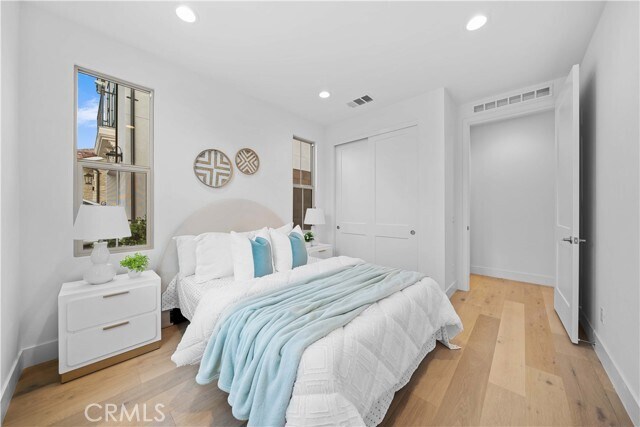 Building Photo - 206 Collino