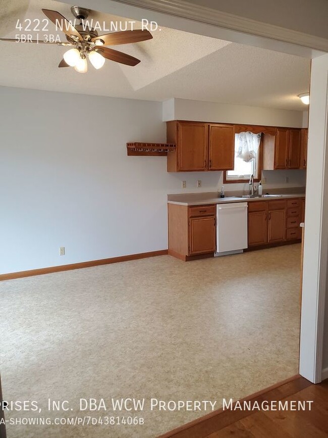 Building Photo - LOWER PRICE - 3BR + 2 bonus rooms in basem...