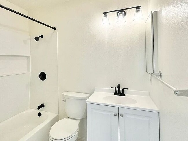 Building Photo - 8316 Via Sonoma