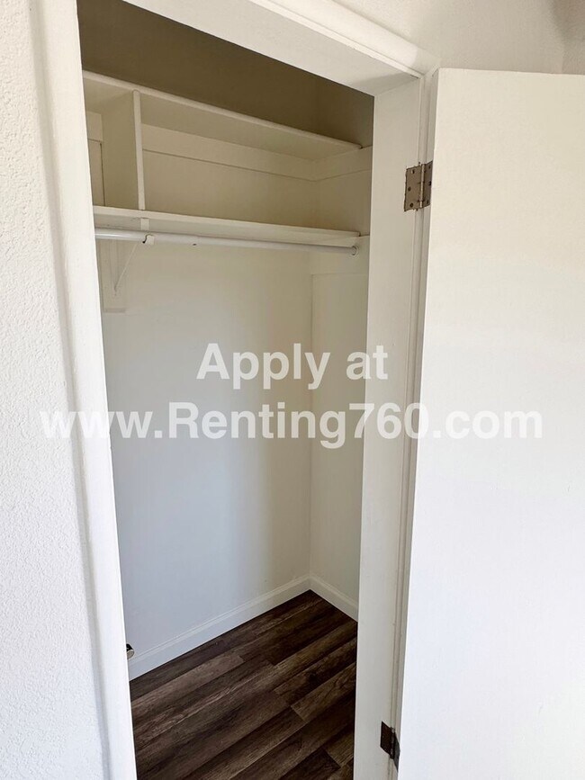 Building Photo - Updated 4 Bed 2 Bath Home!