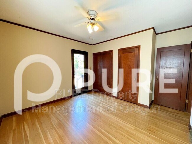 Building Photo - 6945 NE Sacramento St