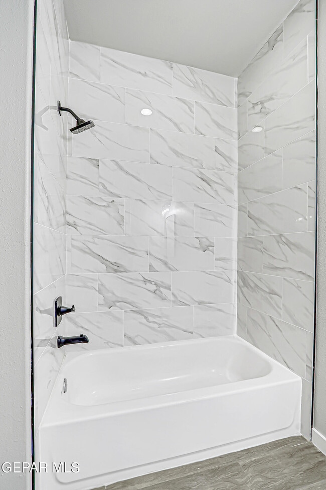 Building Photo - 5270 Sean Haggerty Dr