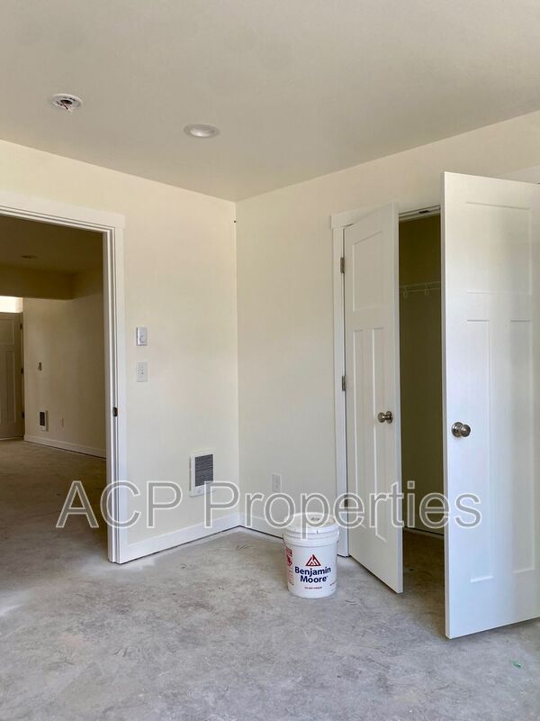 Building Photo - 1318 Bradley Ct