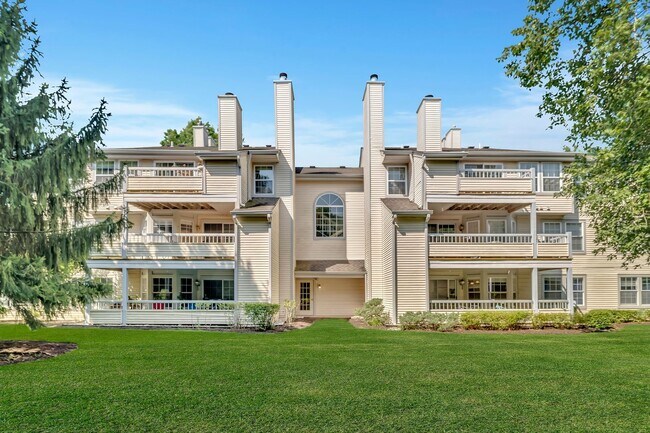 Building Photo - 302 Trinity Ct