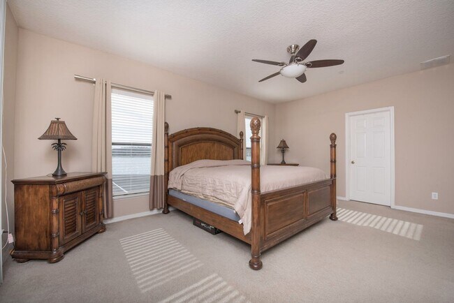 Building Photo - Large, Executive style 3/2.5 Lakefront/POOL Home in East Park of Lake Nona