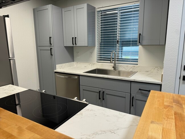 Building Photo - 95-664 Wikao St