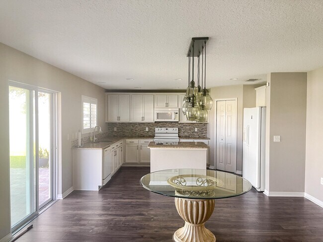 Building Photo - 1641 Strathmore Cir