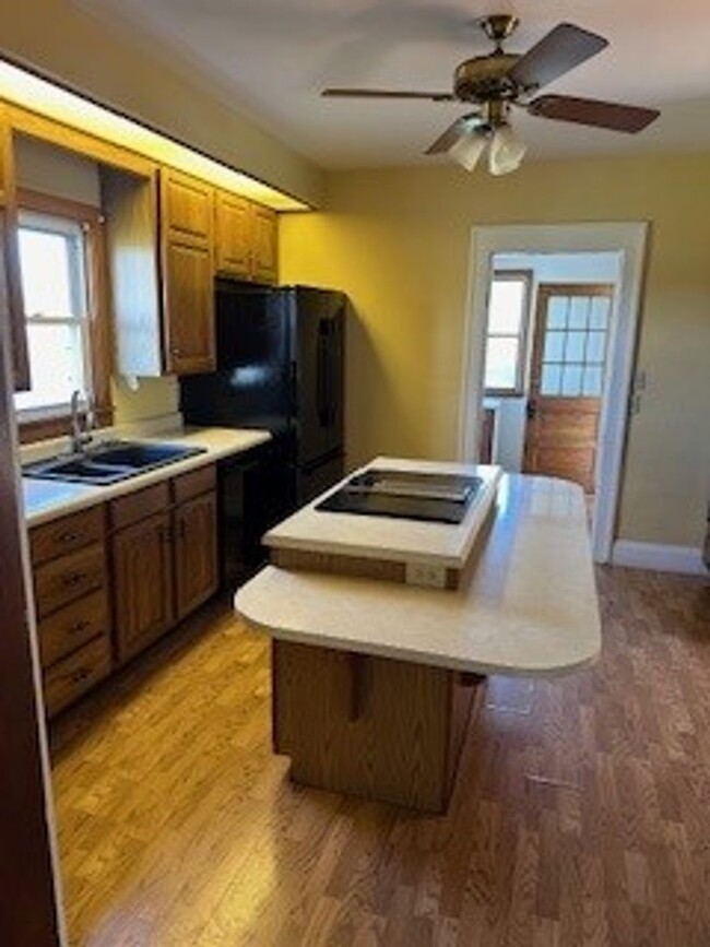 Building Photo - ***Holiday Special: $250 December Rent Spe...