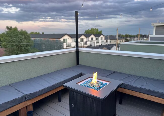 Building Photo - 1348 Zenobia St