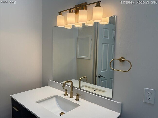 Building Photo - 31186 Country Way