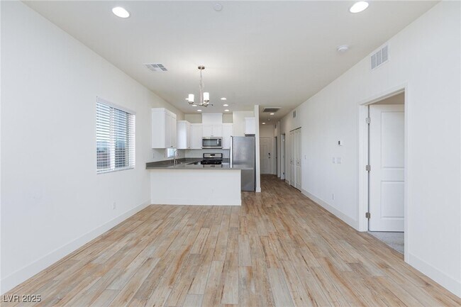 Building Photo - 1410 Pink Dawn Dr