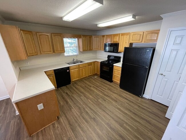Building Photo - PRE-LEASING FOR AUGUST 2026!