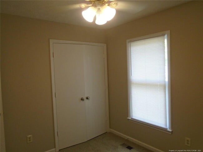 Building Photo - 912 Hollydale Ln