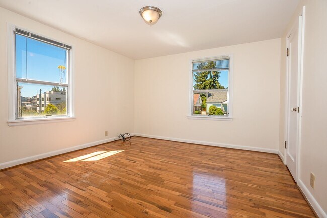 Building Photo - 3243-3243 NW Market St