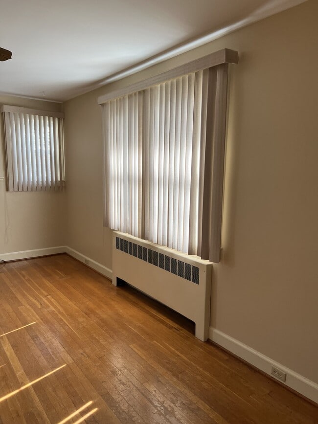 Building Photo - 3 Bdrm / 2 Bath House on a Corner Lot. Clo...