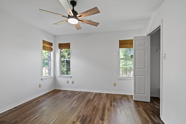 Building Photo - 87133 Golf Club Dr