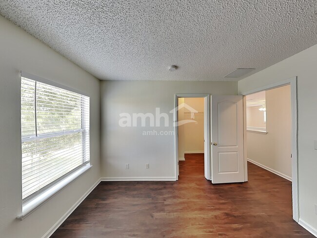 Building Photo - 41 Rose Dr