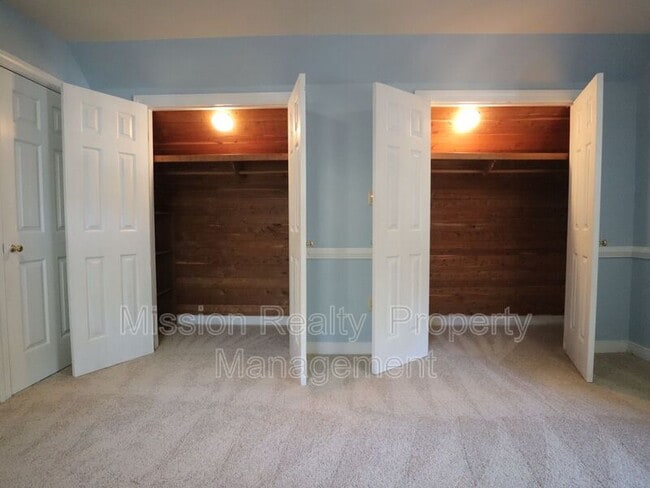 Building Photo - 7580 Rockfalls Dr