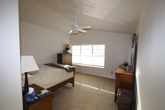 Building Photo - 3 Bed, 2.5 Bath Condo in Eagle River