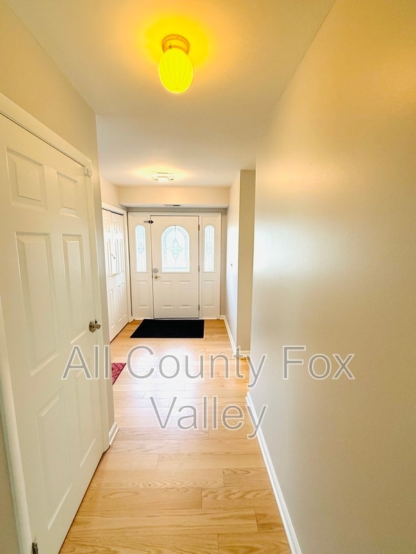 Building Photo - 21 E Appletree Ln