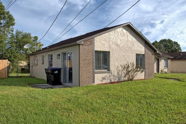 Building Photo - 6003 Oleander Dr