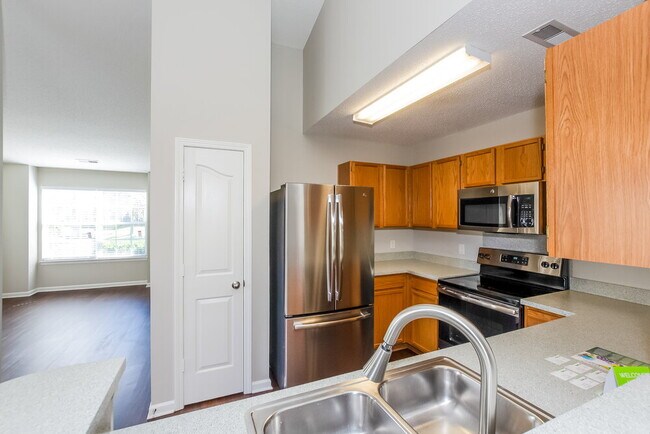 Building Photo - 11412 Northwoods Forest Dr