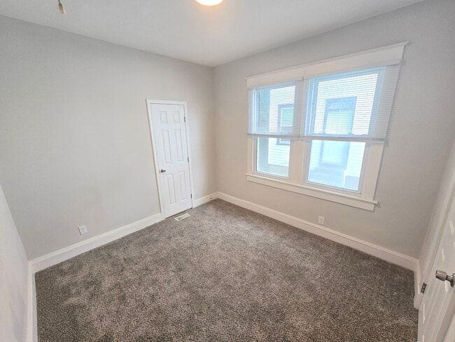 Building Photo - RENOVATED 3 BEDROOM HOME FOR RENT IN OAKWO...