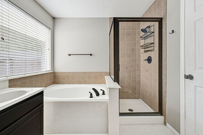 Building Photo - 3207 Crimson Coast Dr